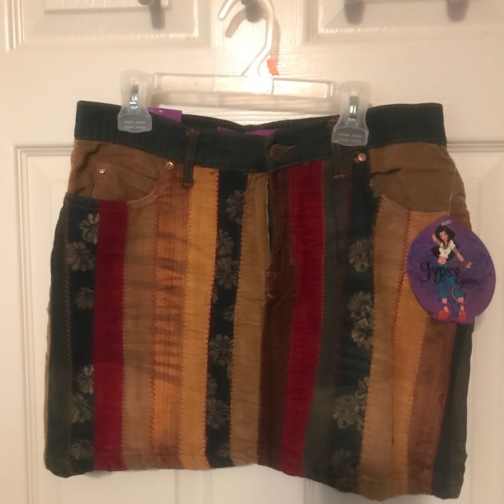 MINI skirt slenderizing with vertical design!